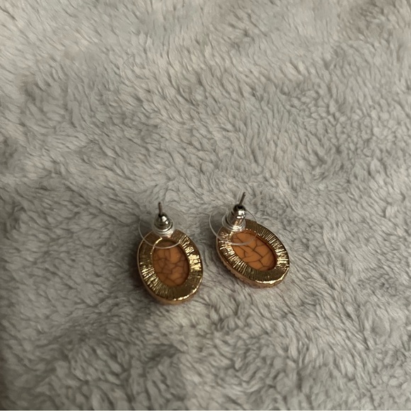 Ear stud - Picture 3 of 3